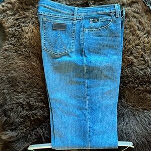 Wrangler 20X 01 Competition Advanced Comfort 33 x 36 Cowboy Jeans